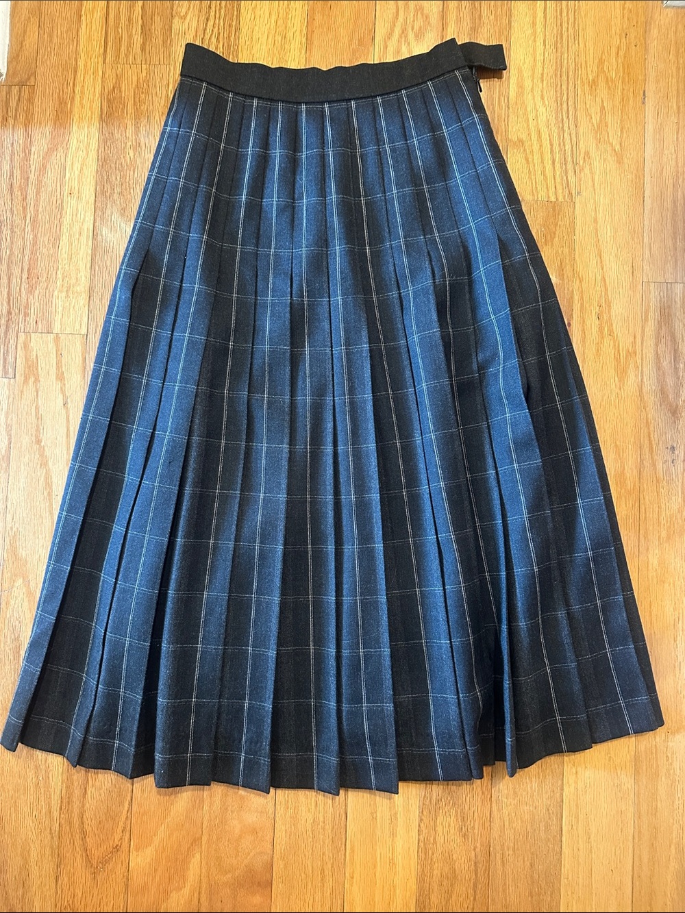 Vintage Burberry Black and Navy Plaid Pleated A-Line Skirt